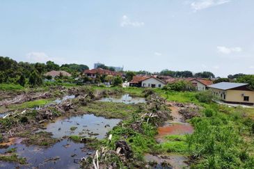 (Tepi Jalan, Freehold MCL)Tanah Pembangunan 2 Ekar di Kampung Duyong, Melaka