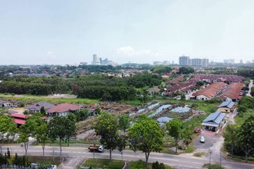  (Tepi Jalan, Freehold MCL)Tanah Pembangunan 2 Ekar di Kampung Duyong, Melaka