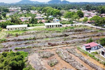  (Tepi Jalan, Freehold MCL)Tanah Pembangunan 2 Ekar di Kampung Duyong, Melaka
