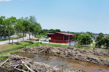  (Tepi Jalan, Freehold MCL)Tanah Pembangunan 2 Ekar di Kampung Duyong, Melaka