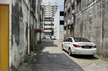 (Freehold, Non Bumi) 2 Sty Shoplot, Jalan Tengku Petra Semerak, Bandar Kota Bharu, Kelantan