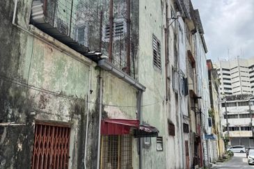 (Freehold, Non Bumi) 2 Sty Shoplot, Jalan Tengku Petra Semerak, Bandar Kota Bharu, Kelantan