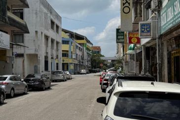 (Freehold, Non Bumi) 2 Sty Shoplot, Jalan Tengku Petra Semerak, Bandar Kota Bharu, Kelantan