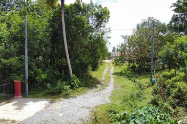 (Corner Lot, Blkg Pasaraya Pantai Timur )Lot Banglo, Jln Hj Ibrahim, Kg Bechah Peleting, Tanah Merah