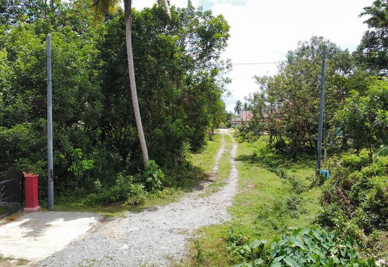 (Corner Lot, Blkg Pasaraya Pantai Timur )Lot Banglo, Jln Hj Ibrahim, Kg Bechah Peleting, Tanah Merah