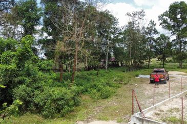 (Corner Lot, Blkg Pasaraya Pantai Timur )Lot Banglo, Jln Hj Ibrahim, Kg Bechah Peleting, Tanah Merah