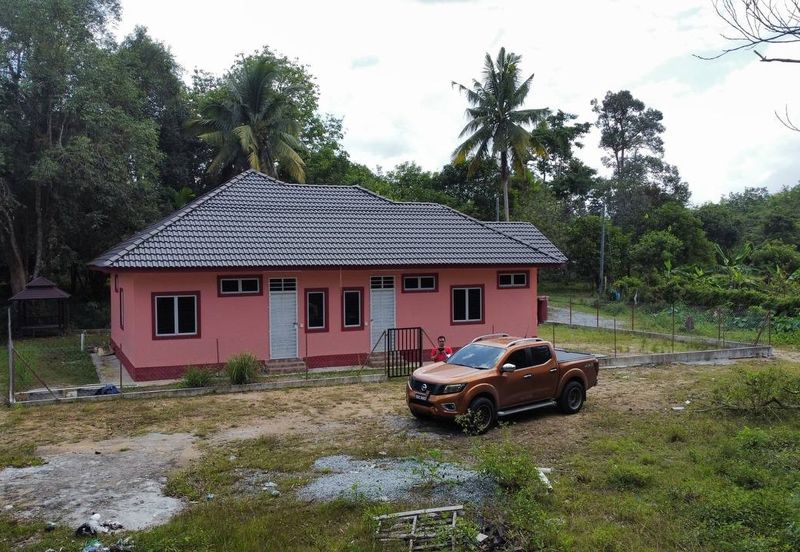 (Corner Lot, Blkg Pasaraya Pantai Timur )Lot Banglo, Jln Hj Ibrahim, Kg Bechah Peleting, Tanah Merah