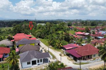 (Corner Lot, Blkg Pasaraya Pantai Timur )Lot Banglo, Jln Hj Ibrahim, Kg Bechah Peleting, Tanah Merah