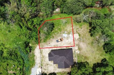 (Corner Lot, Blkg Pasaraya Pantai Timur )Lot Banglo, Jln Hj Ibrahim, Kg Bechah Peleting, Tanah Merah