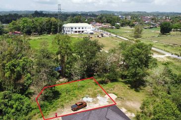 (Corner Lot, Blkg Pasaraya Pantai Timur )Lot Banglo, Jln Hj Ibrahim, Kg Bechah Peleting, Tanah Merah