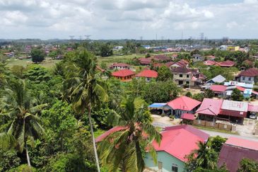 (Corner Lot, Blkg Pasaraya Pantai Timur )Lot Banglo, Jln Hj Ibrahim, Kg Bechah Peleting, Tanah Merah