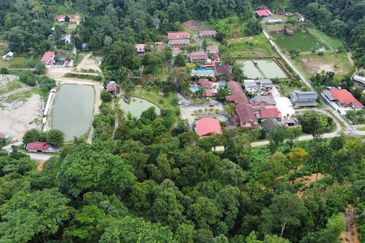 ( Freehold, Tepi Jln, Bebas Banjir) Tanah Kebun 3.9 Ekar di Jln Felcra Semungkis, Batu 14, Hulu Langat