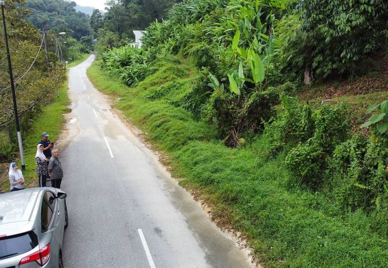 ( Freehold, Tepi Jln, Bebas Banjir) Tanah Kebun 3.9 Ekar di Jln Felcra Semungkis, Batu 14, Hulu Langat