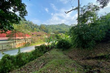 ( Freehold, Tepi Jln, Bebas Banjir) Tanah Kebun 3.9 Ekar di Jln Felcra Semungkis, Batu 14, Hulu Langat