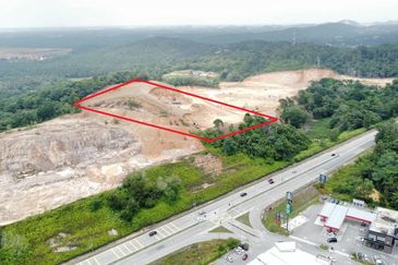 Jalan Bukit Cherakah