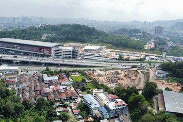 (Bersebelahan MRR2, Restoran Golek-Golek) Tanah Pertanian 2 Ekar di Kg Tengah Tambahan Gombak