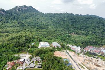 (Bersebelahan MRR2, Restoran Golek-Golek) Tanah Pertanian 2 Ekar di Kg Tengah Tambahan Gombak