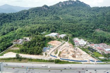 (Bersebelahan MRR2, Restoran Golek-Golek) Tanah Pertanian 2 Ekar di Kg Tengah Tambahan Gombak