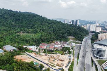 (Bersebelahan MRR2, Restoran Golek-Golek) Tanah Pertanian 2 Ekar di Kg Tengah Tambahan Gombak