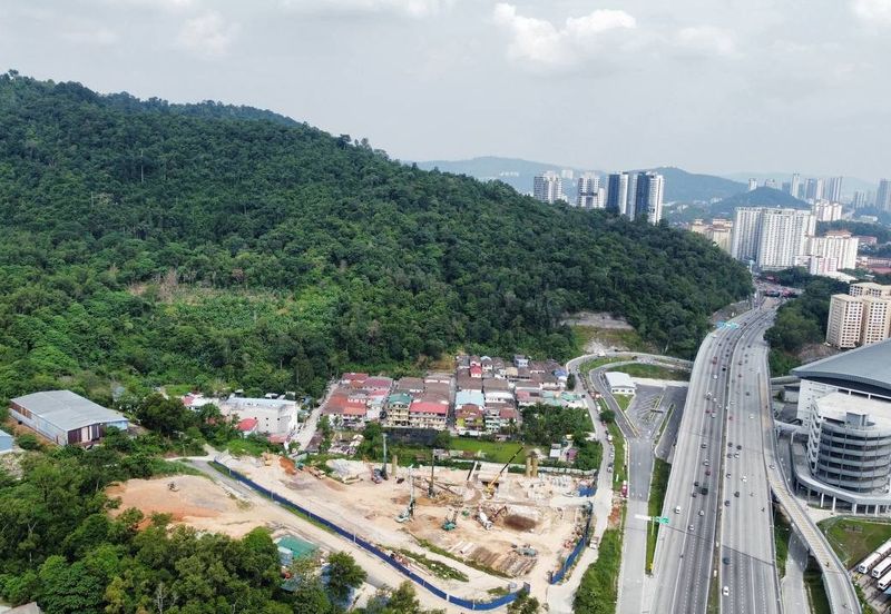 (Bersebelahan MRR2, Restoran Golek-Golek) Tanah Pertanian 2 Ekar di Kg Tengah Tambahan Gombak