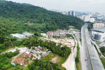 (Bersebelahan MRR2, Restoran Golek-Golek) Tanah Pertanian 2 Ekar di Kg Tengah Tambahan Gombak