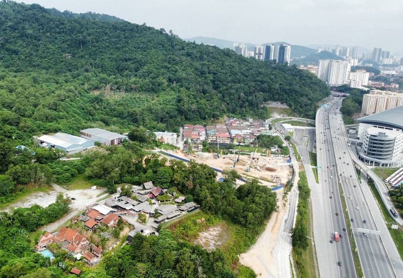 (Bersebelahan MRR2, Restoran Golek-Golek) Tanah Pertanian 2 Ekar di Kg Tengah Tambahan Gombak