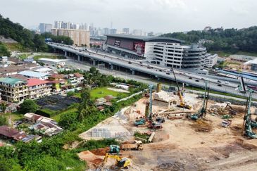 (Bersebelahan MRR2, Restoran Golek-Golek) Tanah Pertanian 2 Ekar di Kg Tengah Tambahan Gombak