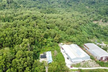 (Bersebelahan MRR2, Restoran Golek-Golek) Tanah Pertanian 2 Ekar di Kg Tengah Tambahan Gombak
