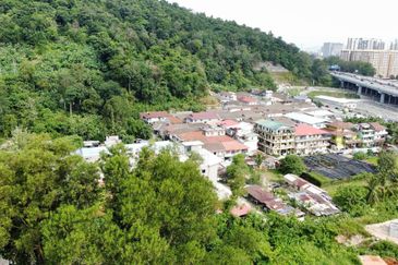 (Bersebelahan MRR2, Restoran Golek-Golek) Tanah Pertanian 2 Ekar di Kg Tengah Tambahan Gombak