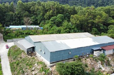 (Bersebelahan MRR2, Restoran Golek-Golek) Tanah Pertanian 2 Ekar di Kg Tengah Tambahan Gombak