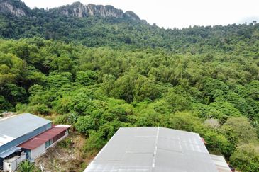 (Bersebelahan MRR2, Restoran Golek-Golek) Tanah Pertanian 2 Ekar di Kg Tengah Tambahan Gombak