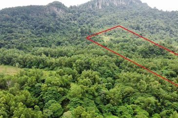 (Bersebelahan MRR2, Restoran Golek-Golek) Tanah Pertanian 2 Ekar di Kg Tengah Tambahan Gombak