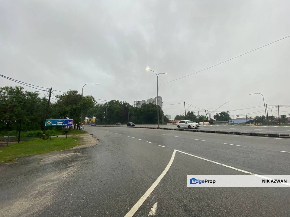  2.33 Acres of Prime Commercial-Zoned Land,Tanjung Lumpur, Kuantan, Pahang, Kuantan