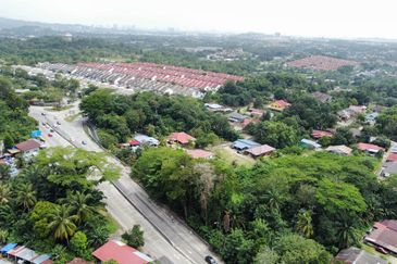 (Tepi Jalan, Freehold, Next To Elmina Industrial Park) Tanah Pembangunan 1.125 Ekar, Kampung Merbau Sempak, Sg Buloh