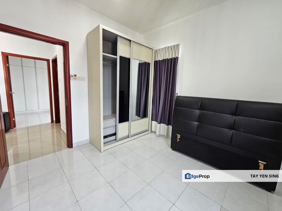 Puchong, Puchong Puri Tower next Highway and Chines School, Selangor, Puchong