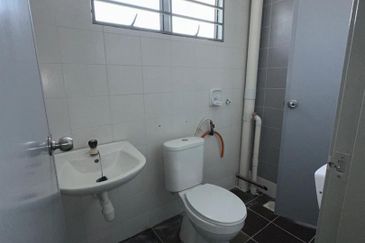 TOWNHOUSE at TAMAN SAUJANA PALMA, JENARIS KAJANG FOR RENT