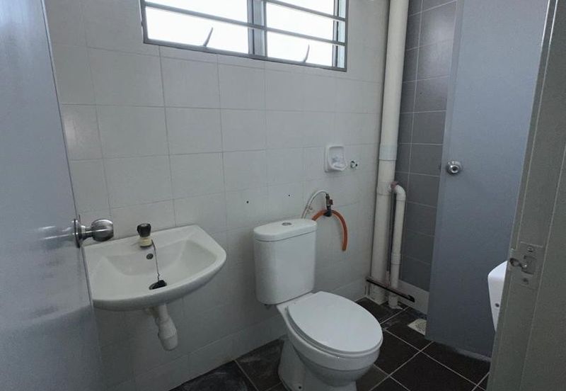 TOWNHOUSE at TAMAN SAUJANA PALMA, JENARIS KAJANG FOR RENT