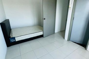 TOWNHOUSE at TAMAN SAUJANA PALMA, JENARIS KAJANG FOR RENT