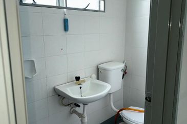 TOWNHOUSE at TAMAN SAUJANA PALMA, JENARIS KAJANG FOR RENT