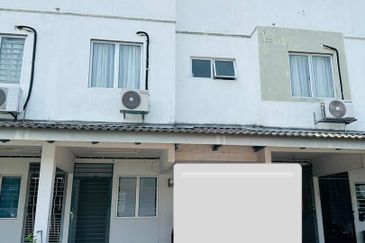 TOWNHOUSE at TAMAN SAUJANA PALMA, JENARIS KAJANG FOR RENT
