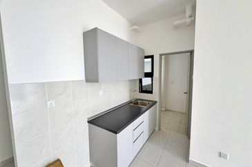 Newly Completed 4 Bedroom Residensi Emas @Kajang 2 For Rent