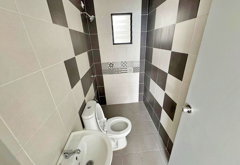 Newly Completed 4 Bedroom Residensi Emas @Kajang 2 For Rent