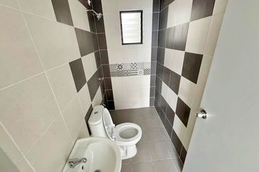 Newly Completed 4 Bedroom Residensi Emas @Kajang 2 For Rent