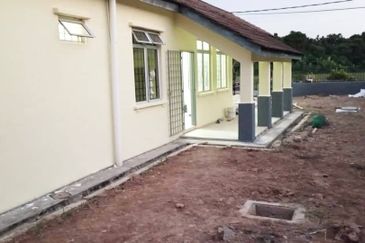 FACING OPEN💥FULL LOAN💥Single Storey Semi-D Taman Sri Bayu, Sungai Pelek, Sepang