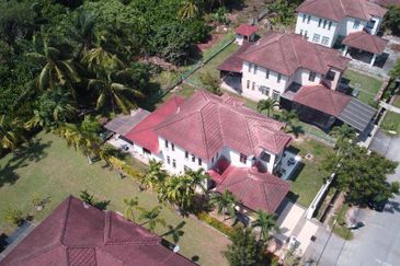 5610sqft💥FULL LOAN💥RENOVATED 2 Storey Bungalow Pantai Bagan Lalang, Sungai Pelek, Sepang