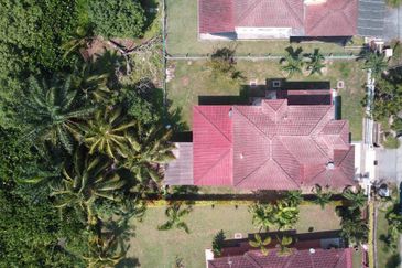 5610sqft💥FULL LOAN💥RENOVATED 2 Storey Bungalow Pantai Bagan Lalang, Sungai Pelek, Sepang