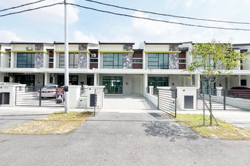 Dahlia Sari @ Saujana Perdana