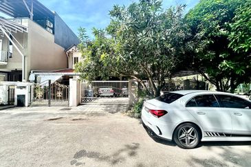 CORNER LOT💥FULL LOAN💥RENOVATED 2 Storey Bandar Tasik Selatan, Kuala Lumpur