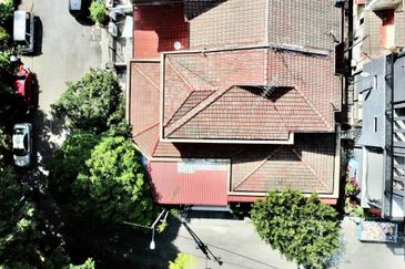 CORNER LOT💥FULL LOAN💥RENOVATED 2 Storey Bandar Tasik Selatan, Kuala Lumpur