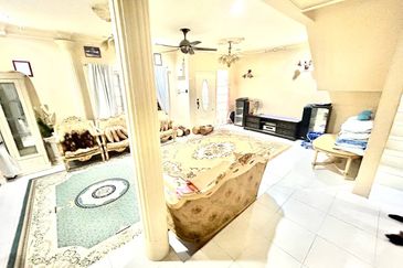 CORNER LOT💥FULL LOAN💥RENOVATED 2 Storey Bandar Tasik Selatan, Kuala Lumpur